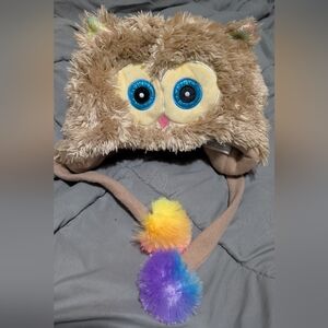 OWL HAT BLUE EYES W/ POM TIES  FOR 3+ YRS. NICE CONDITION
